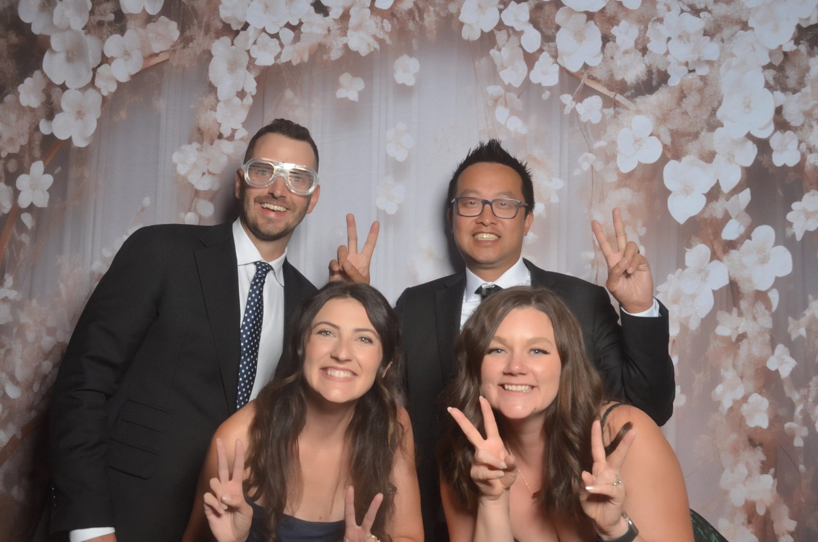 Wedding guests with props in the GTABOOTH360 photo booth