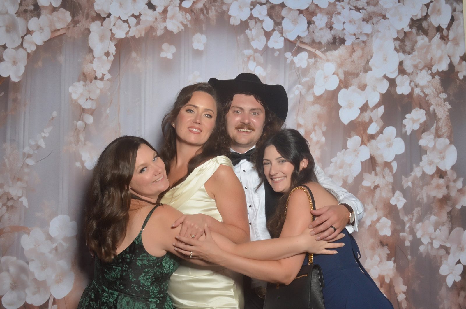 Wedding guests with props in the GTABOOTH360 photo booth