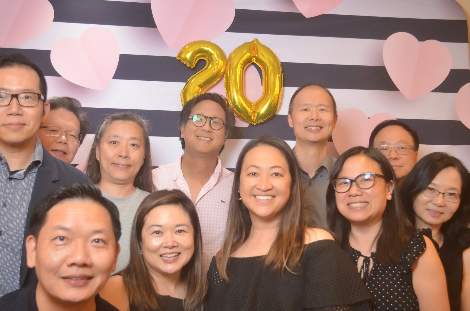 Wedding guests with props in the GTABOOTH360 photo booth